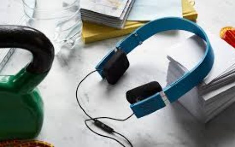 顶级视听Bang & Olufsen BeoPlay Form 2i耳机，直减50镑